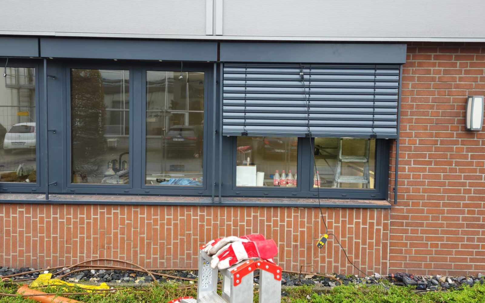 Fensteranlage mit außenliegendem Raffstore